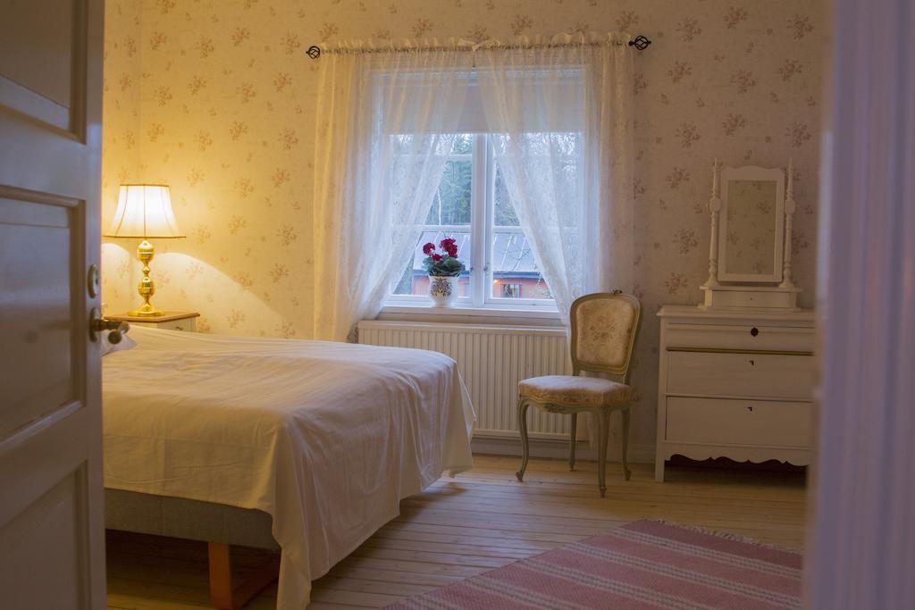 Hallebergs Bed&Breakfast Skara Habitación foto